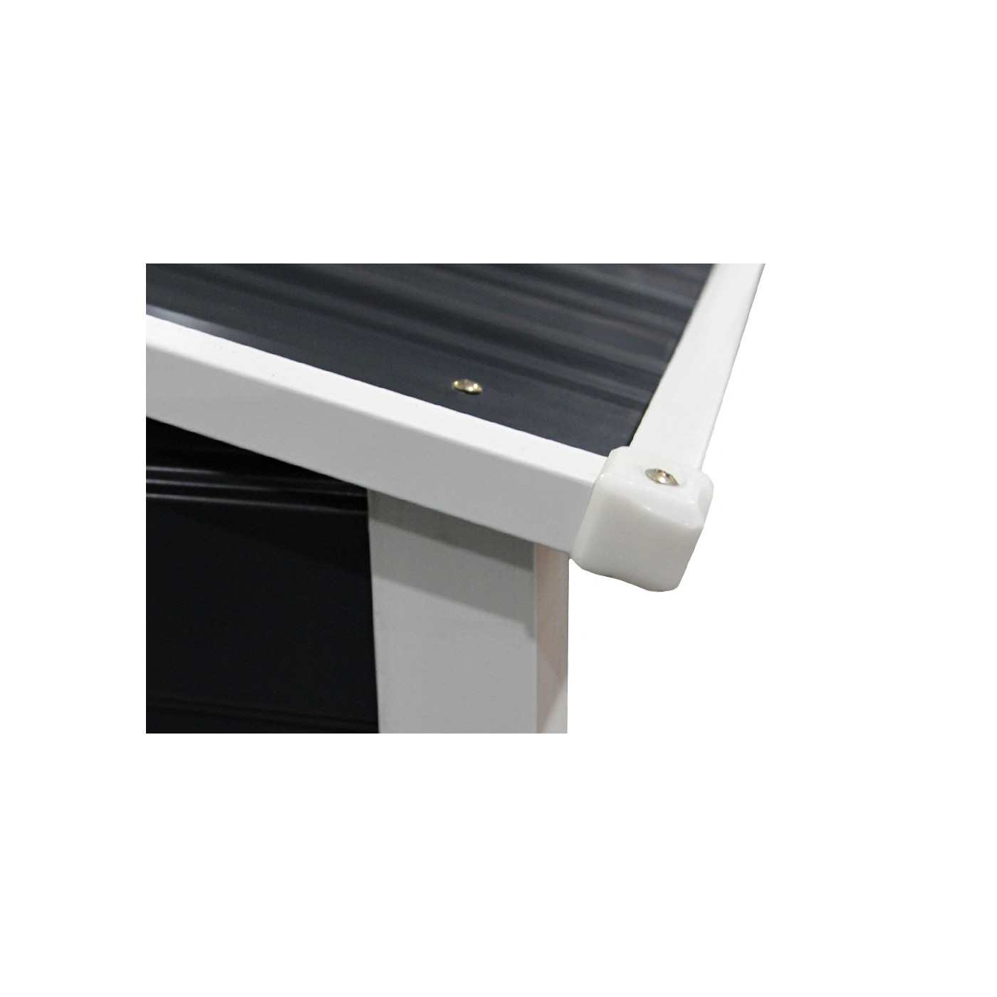 Solidna konstrukcja dachu w domku narzędziowym MONTREAL