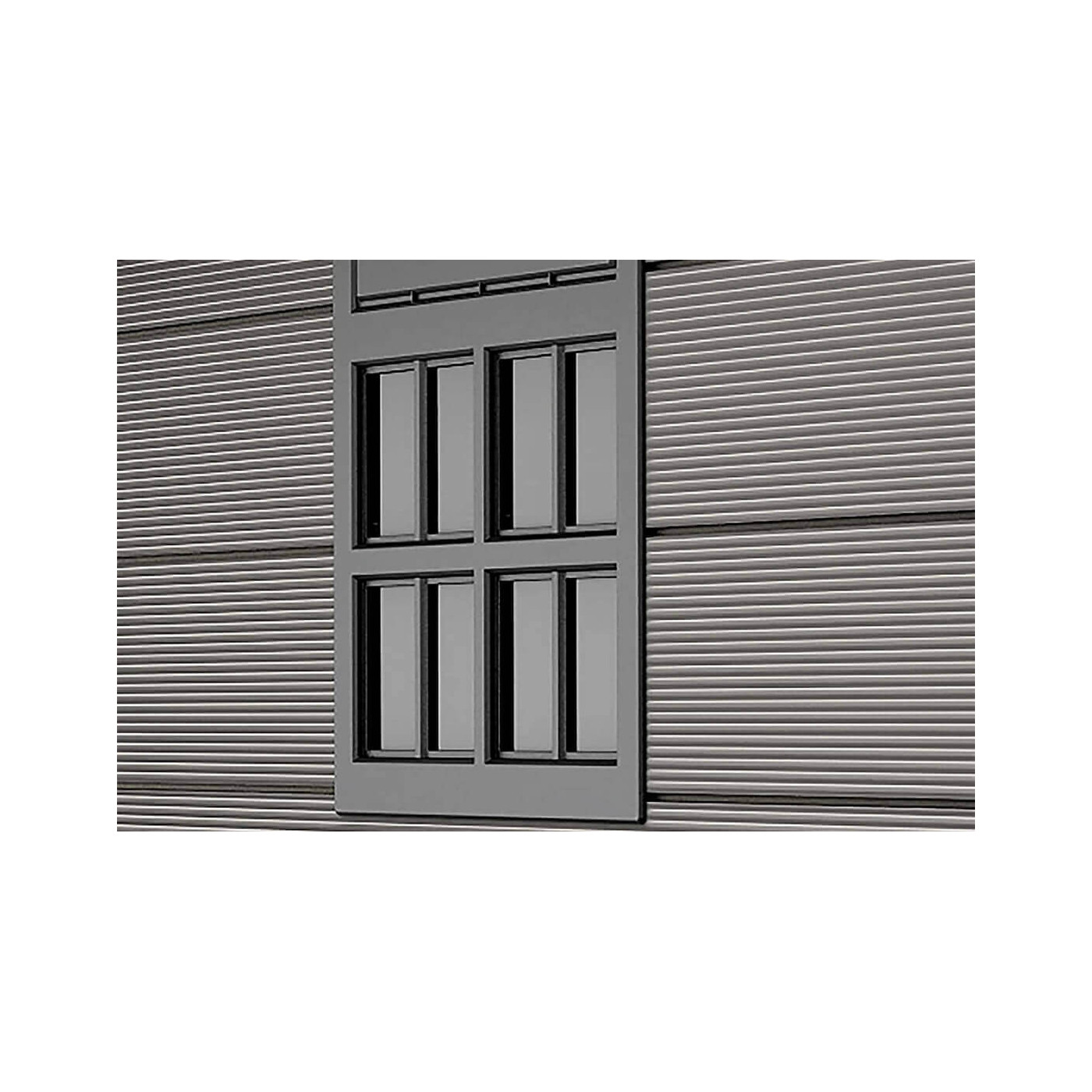 Zbliżenie na okno w narzędziowni PREMIER 757 KETER