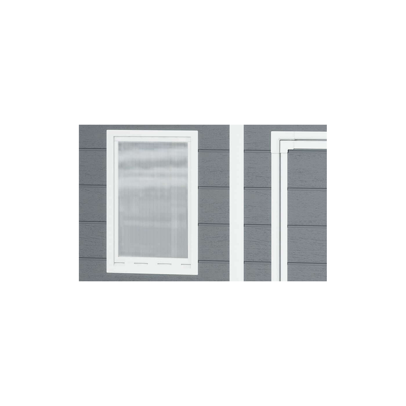 Zbliżenie na okno znajdujące się w narzędziowni