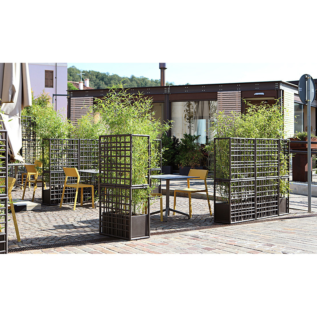 CURTAIN 2 WALL EARTH