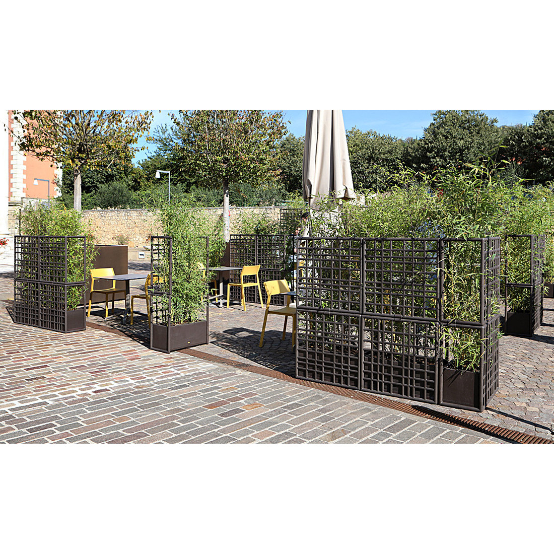 CURTAIN 2 WALL EARTH