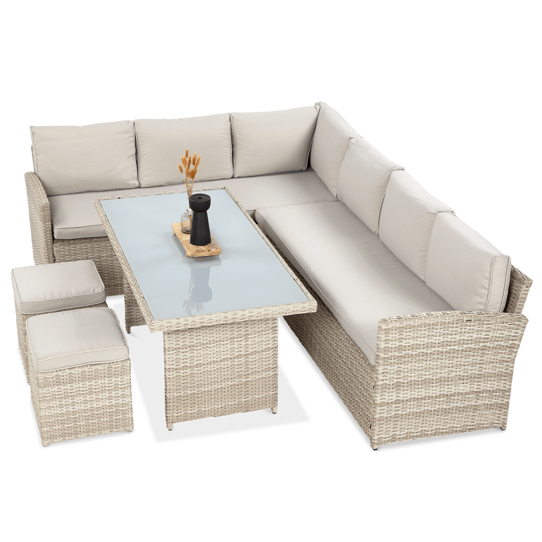 Ustawienie mebli z zestawu ogrodowego z technorattanu