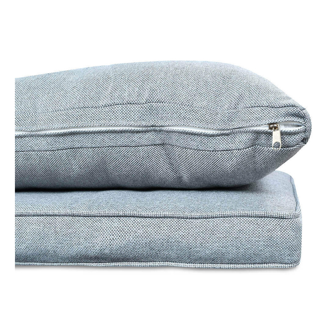 Widok na szare poduszki z zestawu mebli CORTINA FAMILY Dolphin Grey