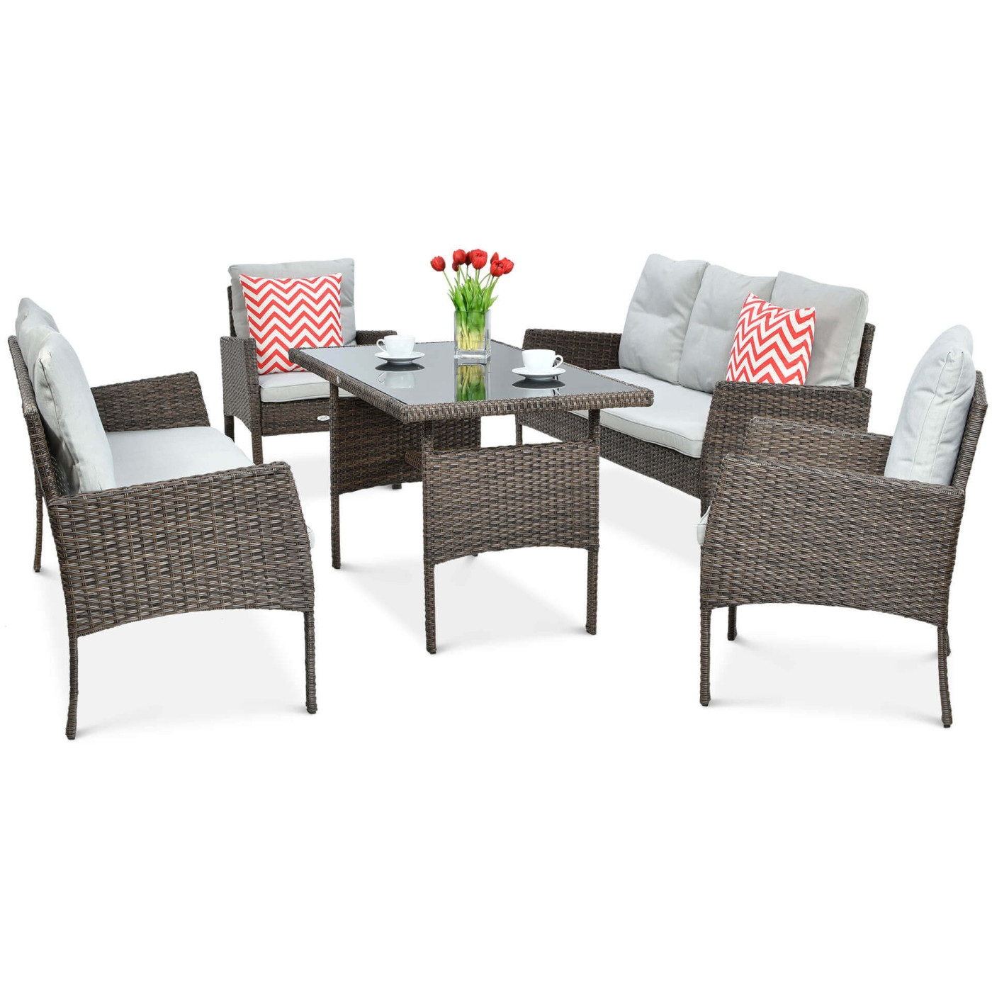 Meble w brązowym kolorze dla całej rodziny do ogrodu lub na taras