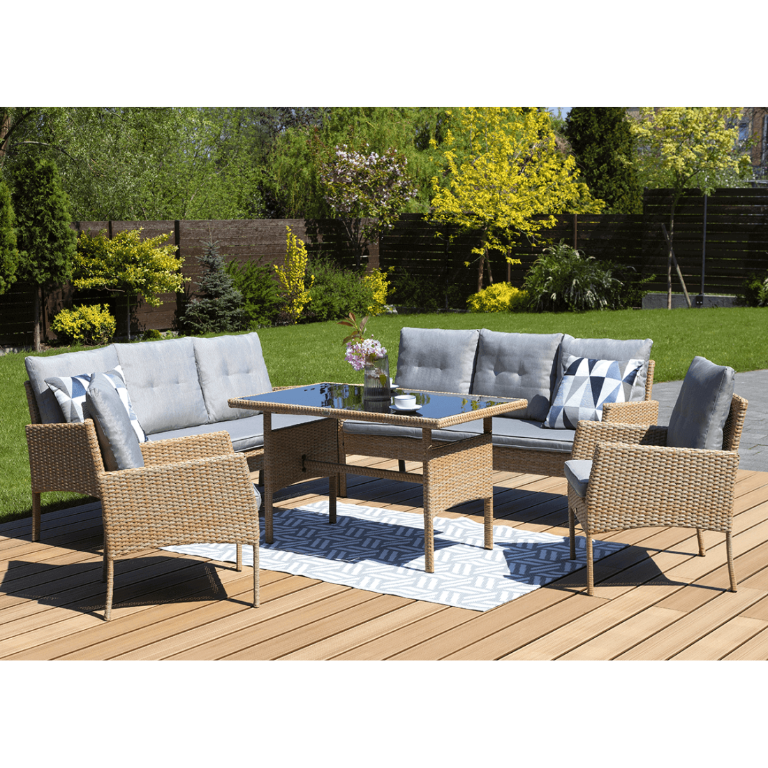 Wiosenna aranżacja mebli CORTINA FAMILY Beige na tarasie