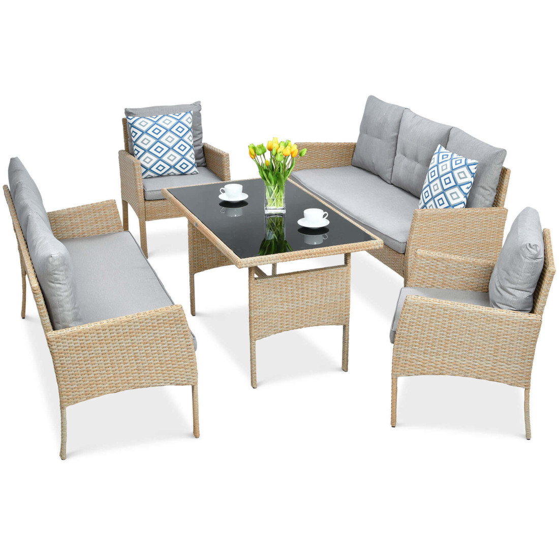 Meble w beżowym kolorze dla całej rodziny do ogrodu lub na taras