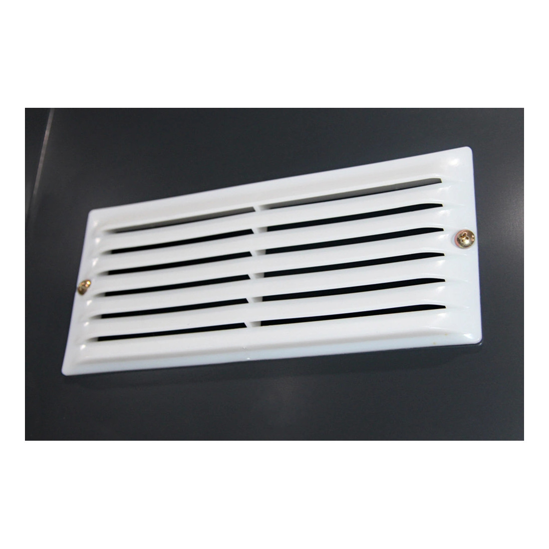 Otwór wentylacyjny w domku narzędziowym MONTREAL 277x259cm