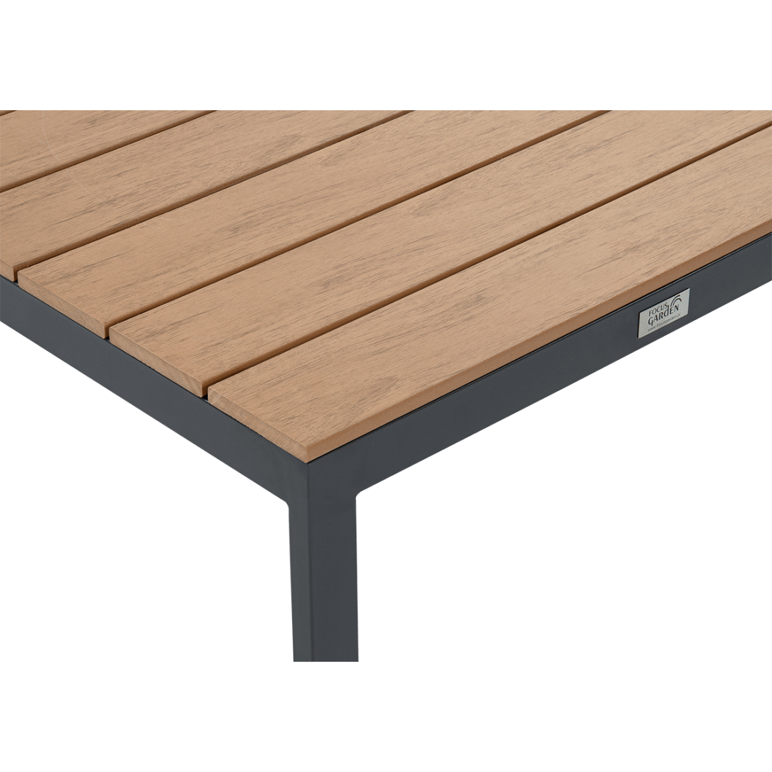 Zbliżenie na stolik z zestawu Freemont