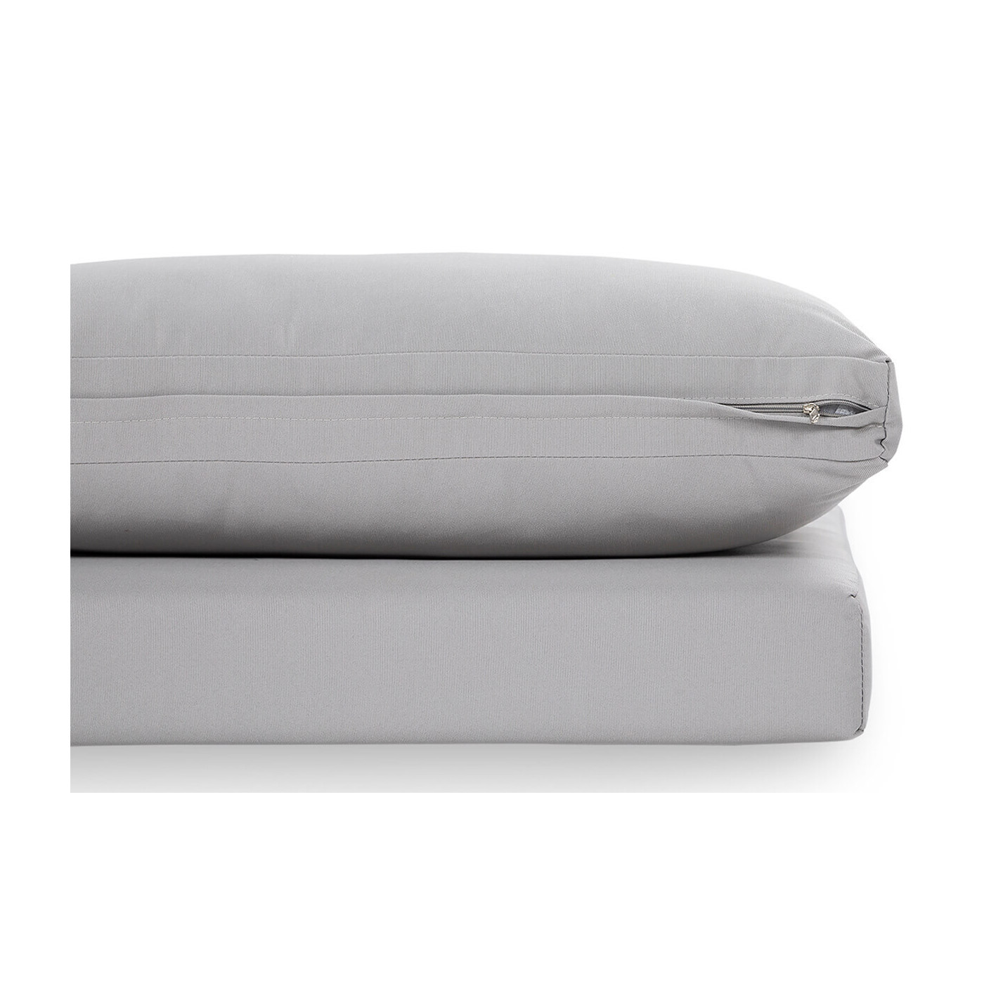 Zbliżenie na materiał wykonania poduszek jasno-szarego narożnika