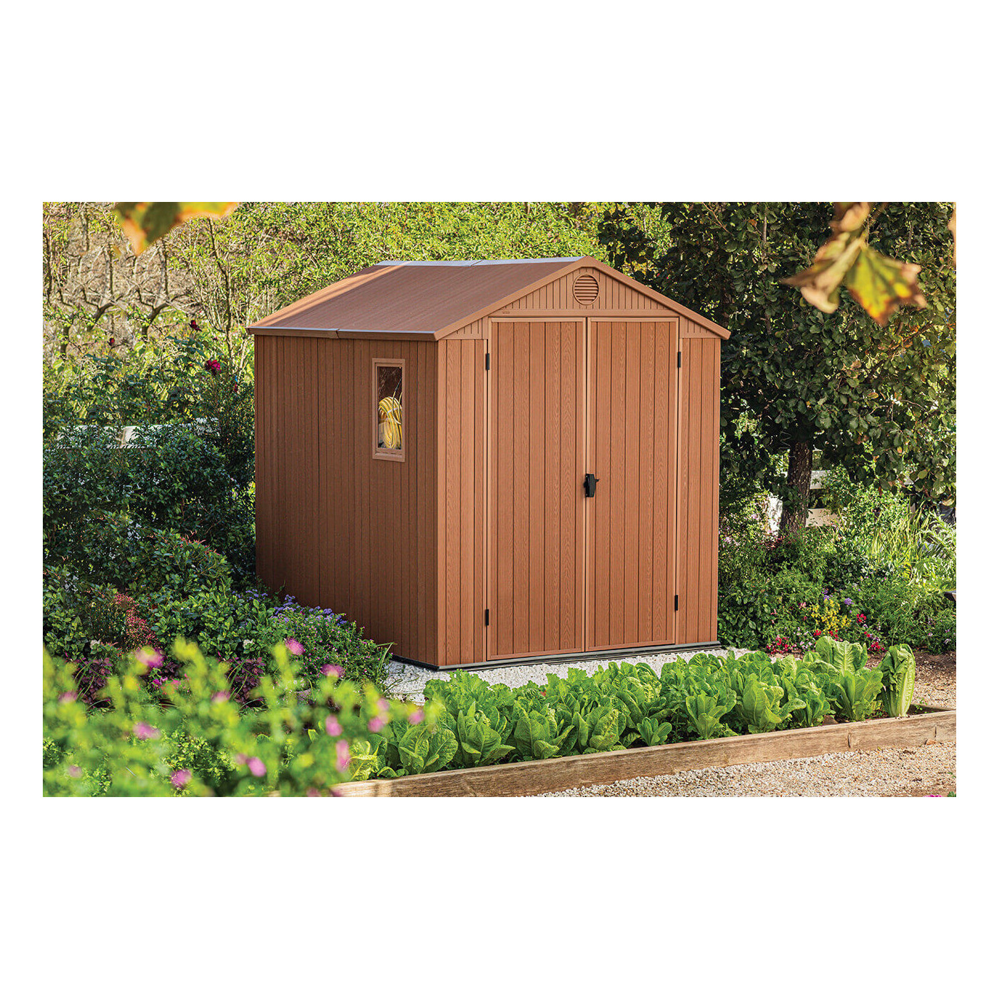 Wizualizacja brązowego domku narzędziowego DARWIN 6x8 - Keter w ogrodzie