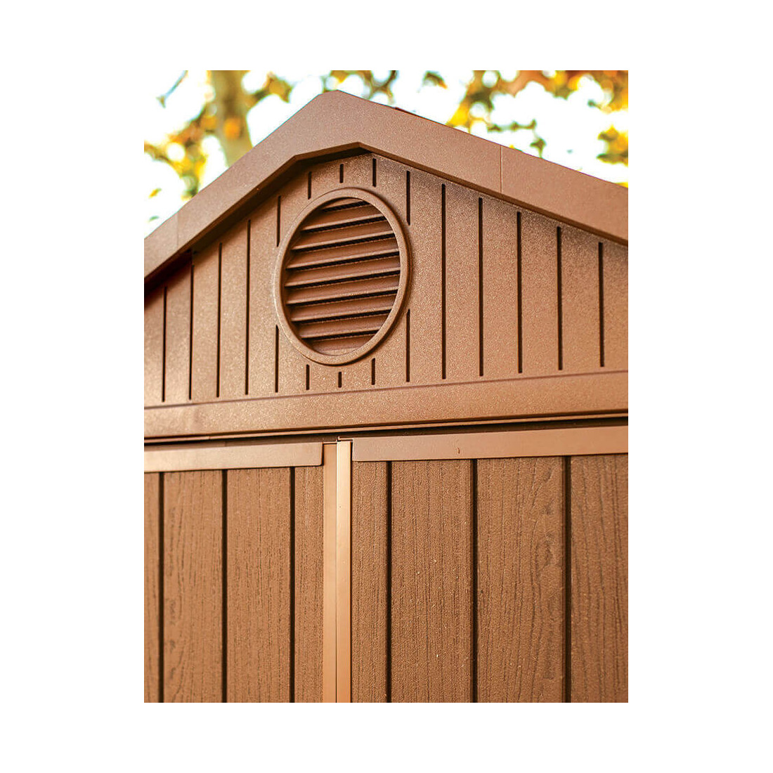 Widok na wbudowaną wentylację w domku ogrodowym DARWIN 6x8 Keter, która zapewnia odpowiednie warunki do przechowywania