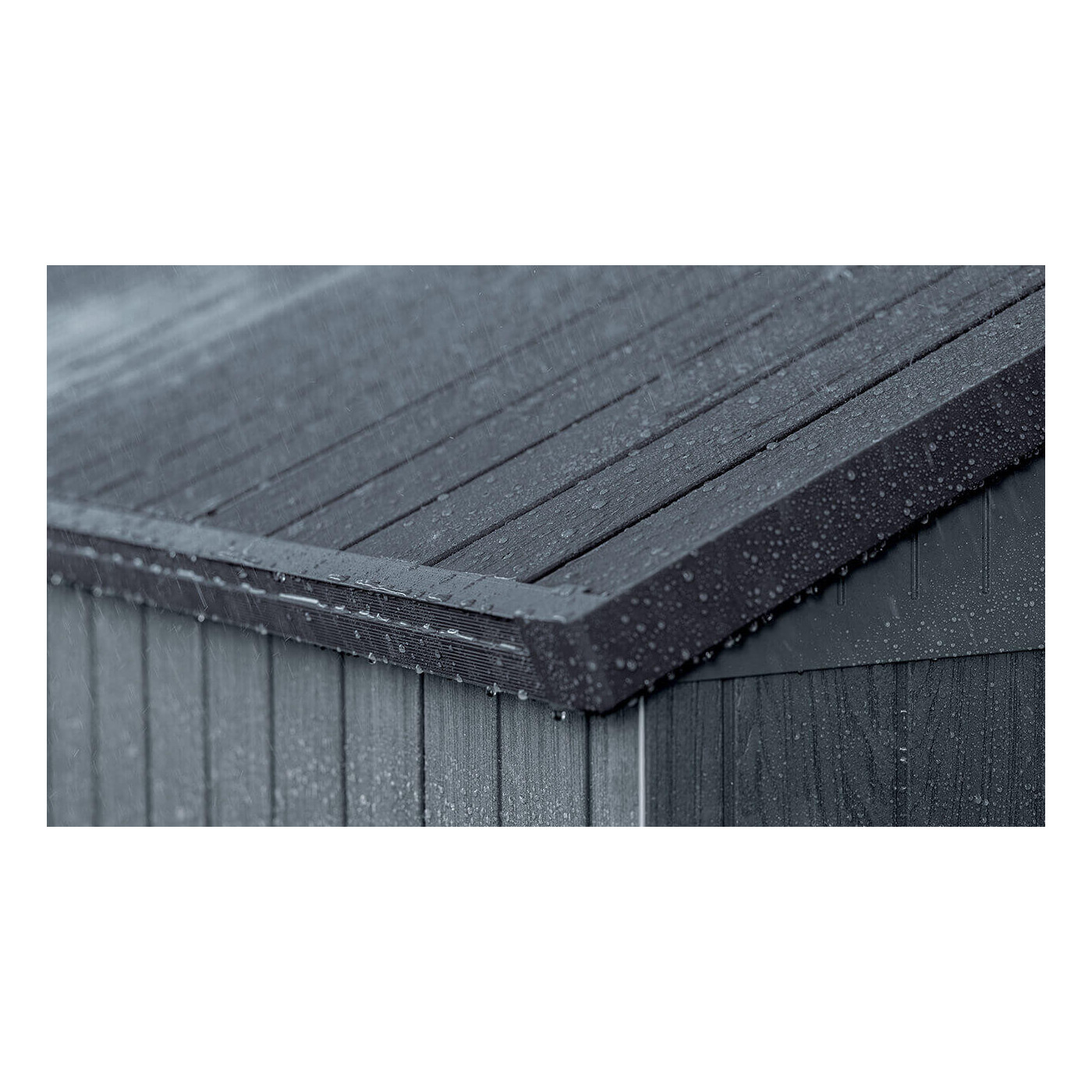 Widok na wodoodporny dach w szopce narzędziowej