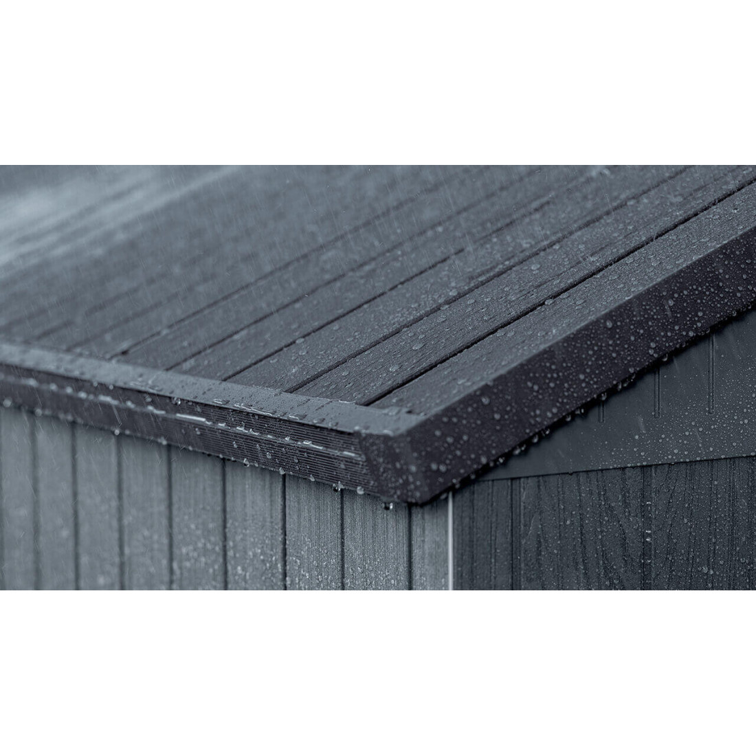 Widok na wodoodporny dach w szopce narzędziowej