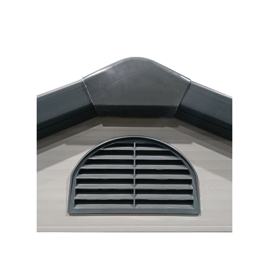 Otwór wentylacyjny na przedniej ścianie domku ogrodowego Vermont -242x192cm