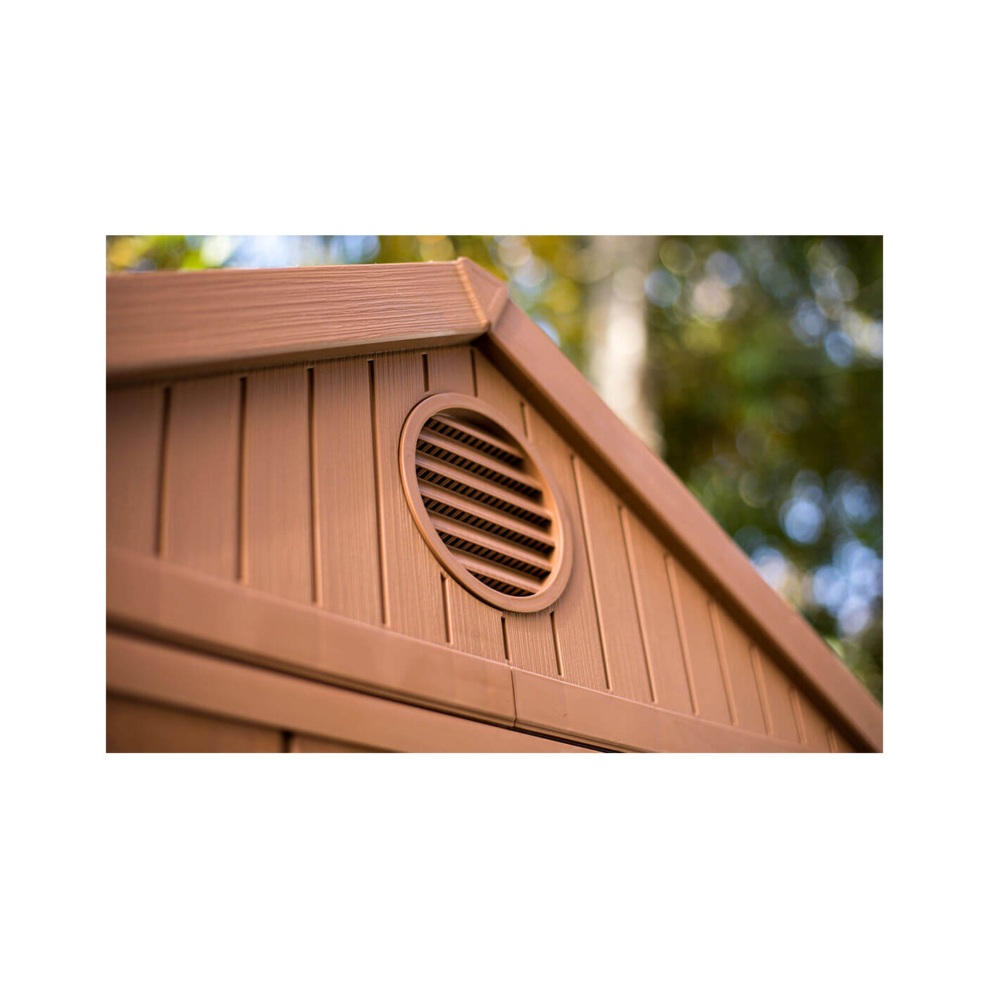 Zbliżenie na wentylację w brązowym domku ogrodowym Darwin