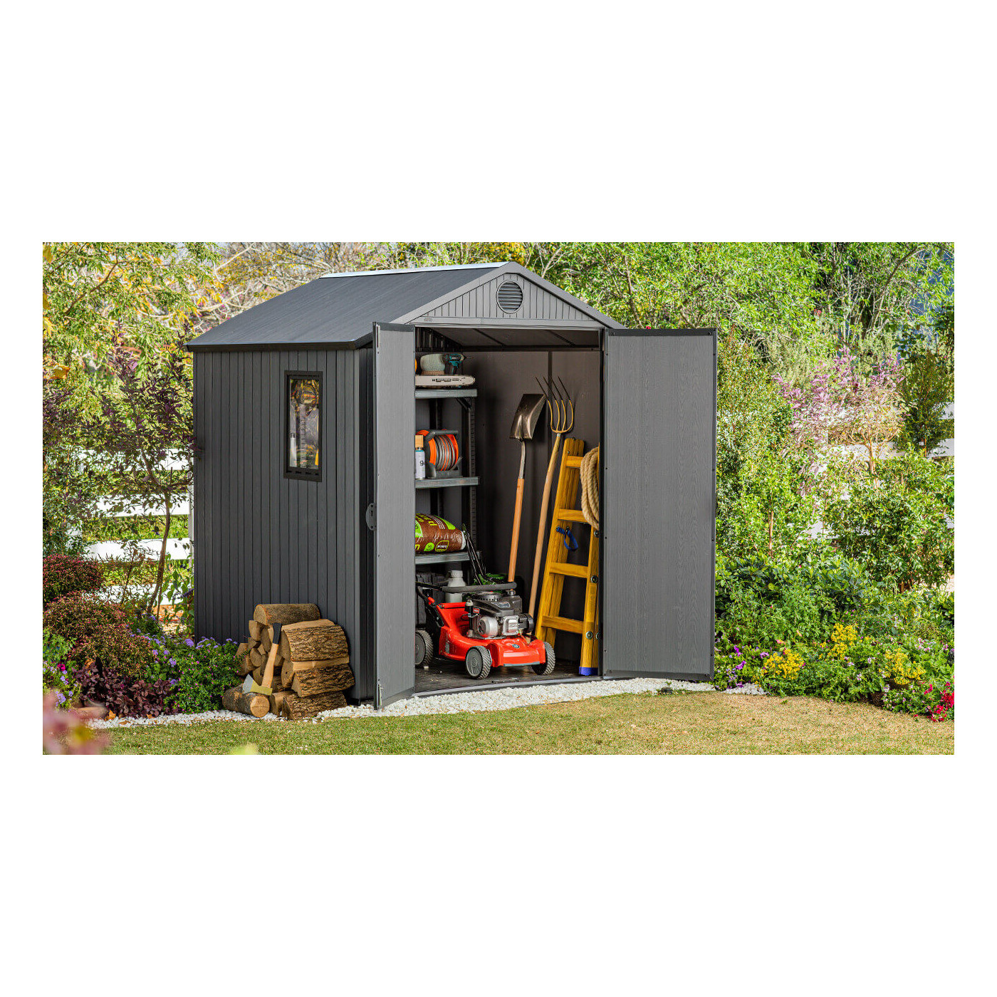 Wizualizacja grafitowej narzędziowni DARWIN w rozmiarze 6x6 w ogrodzie