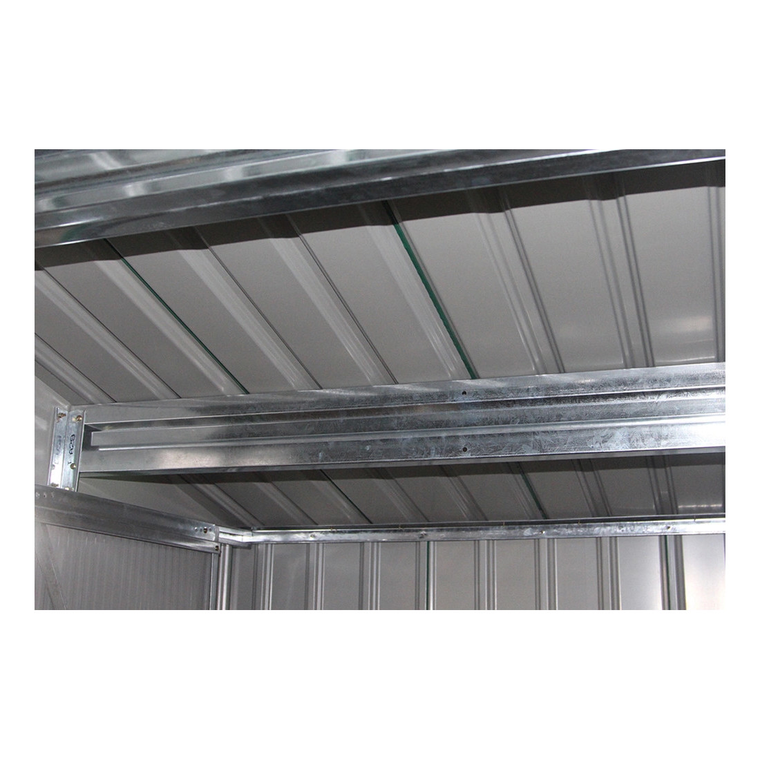 Solidna konstrukcja wewnątrz domku narzędziowego HUDSON 277x255cm