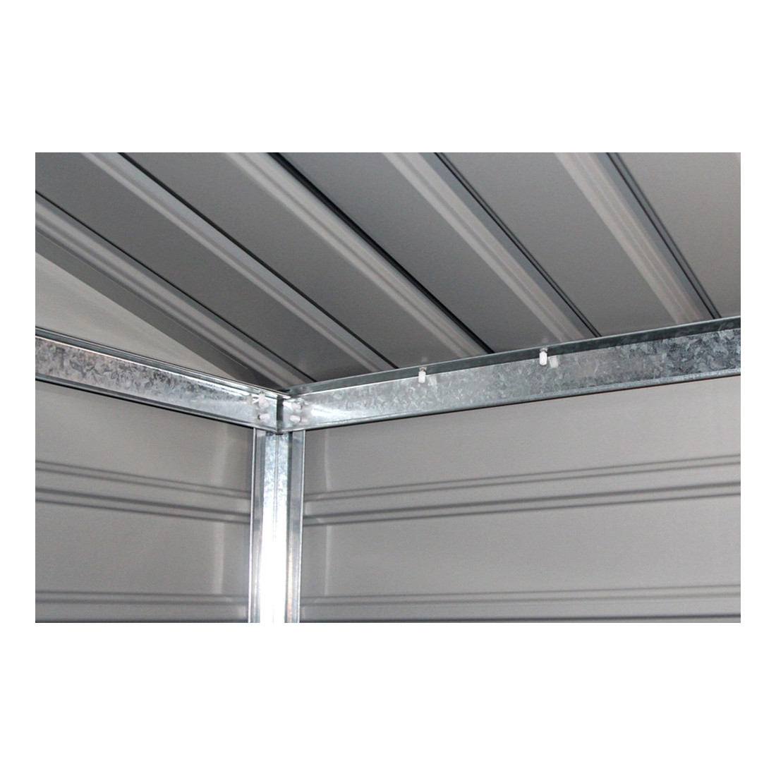 Metalowe stelaże wzmacniające konstrukcję wewnątrz domku narzędziowego MONTREAL 277x259cm