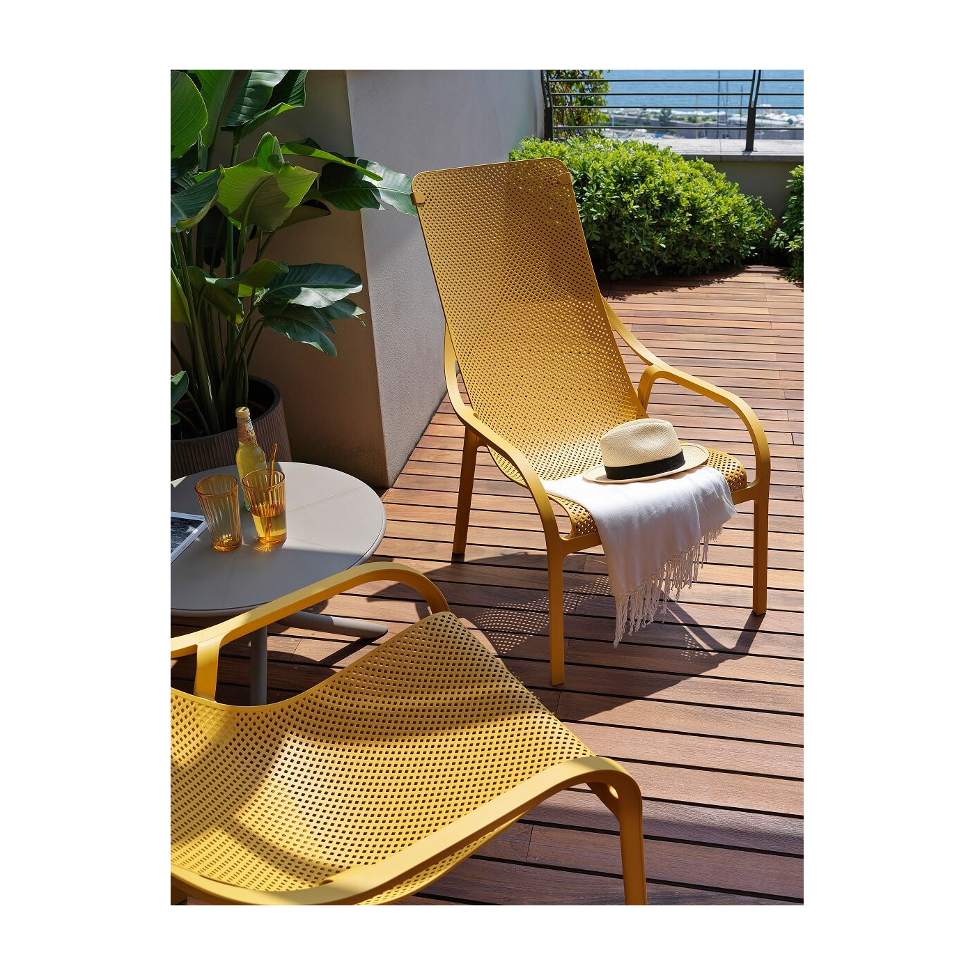 NET LOUNGE ANTHRACITE ARMCHAIR