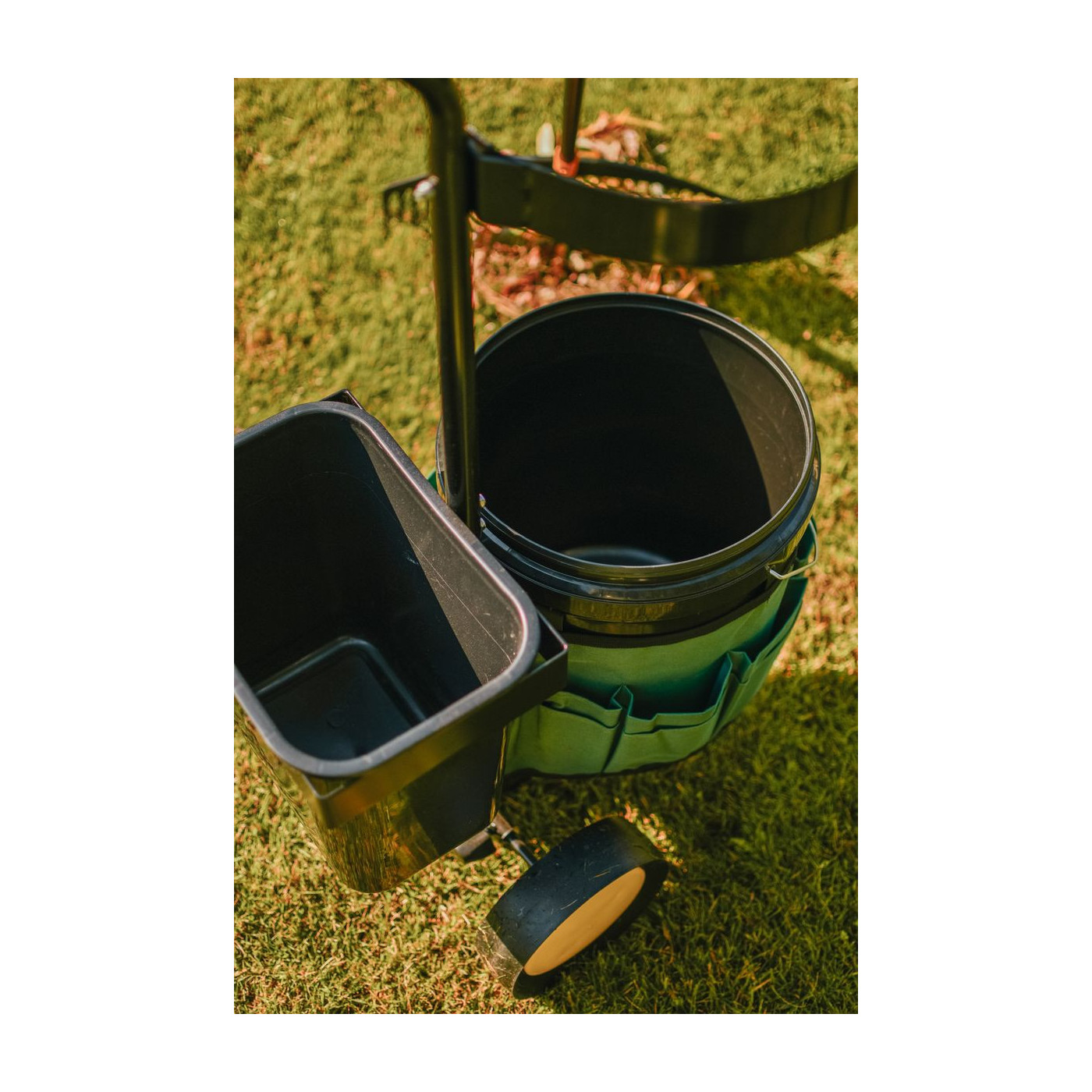 Ujęcie z góry na wózek narzędziowy CULTIVO