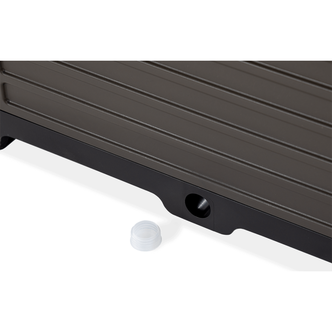 Zbliżenie na odpływ wody Skrzynia uprawowa GROW CUBE M 82x41x17cm - CULTIVO