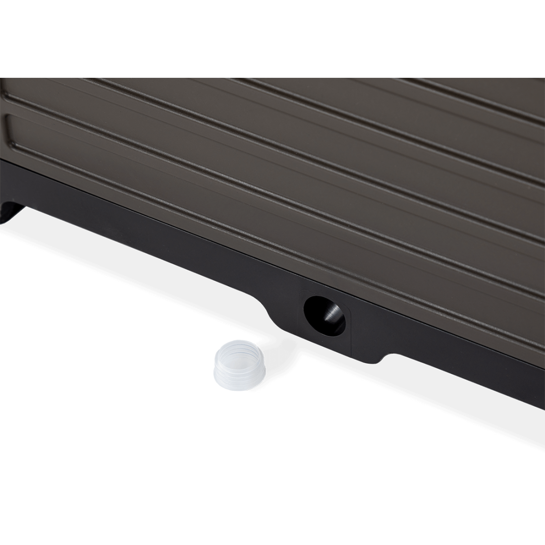 Odpływ wody wraz z korkiem w skrzyni uprawowej GROW BOX L