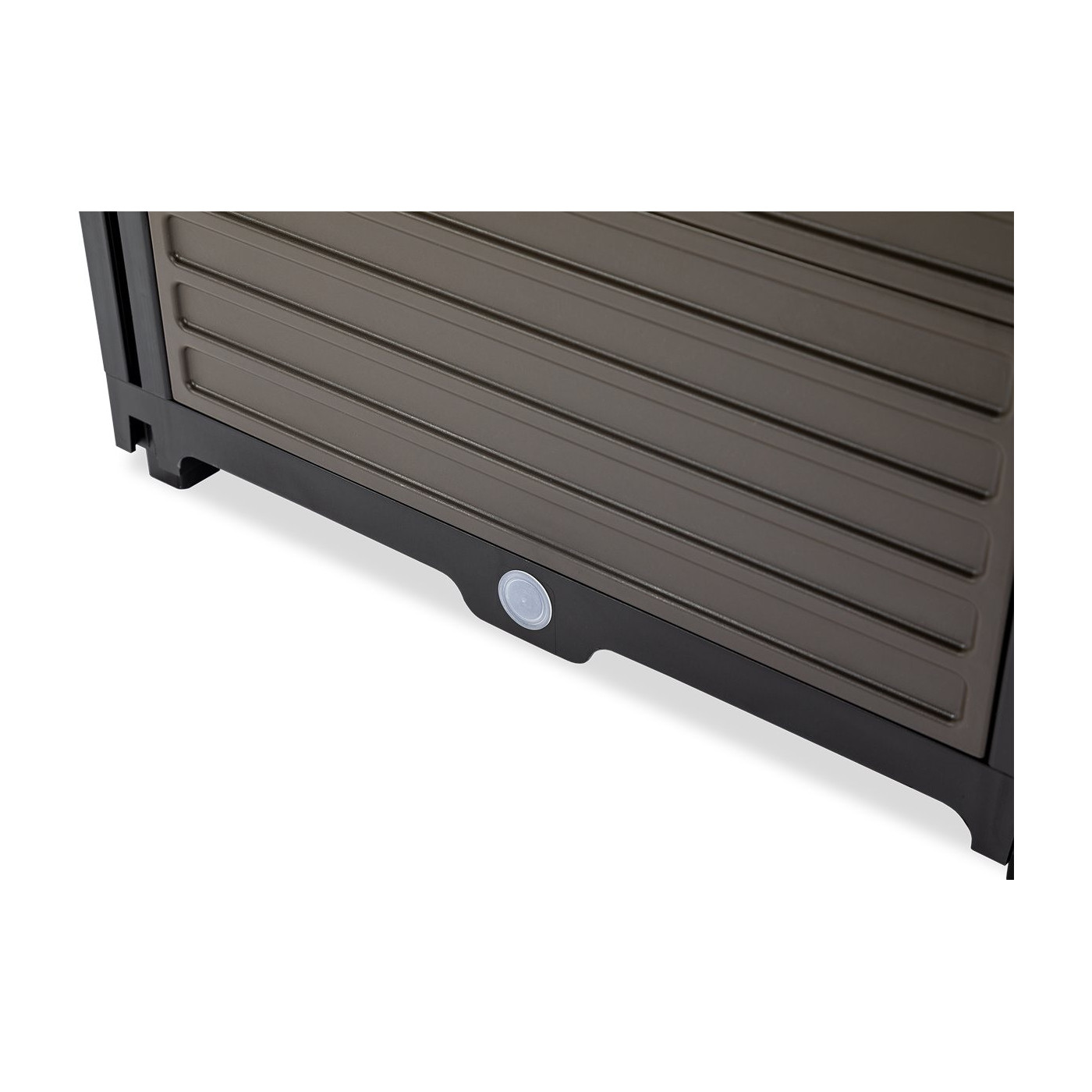 zamknięty odpływ wody w skrzyni uprawowej 