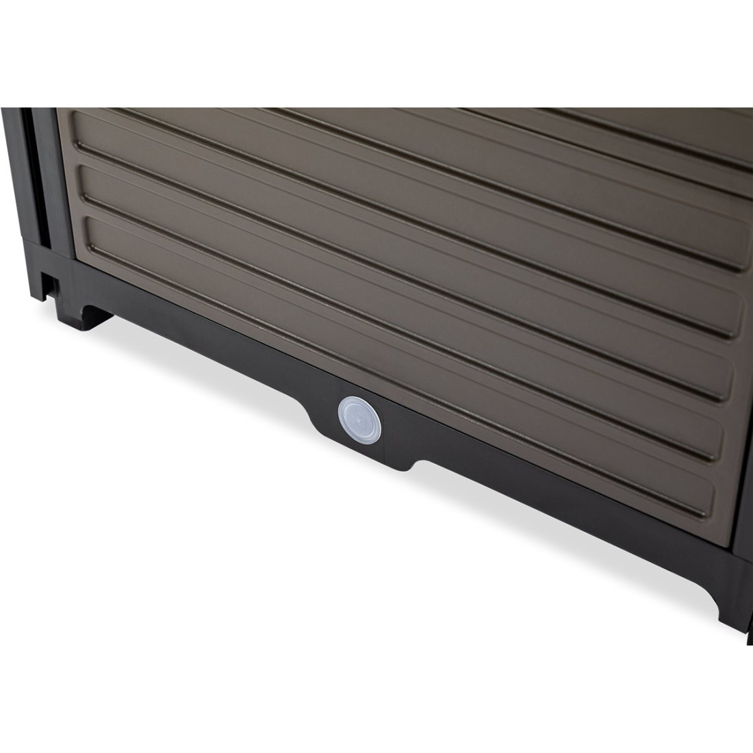 zamknięty odpływ wody w skrzyni uprawowej 