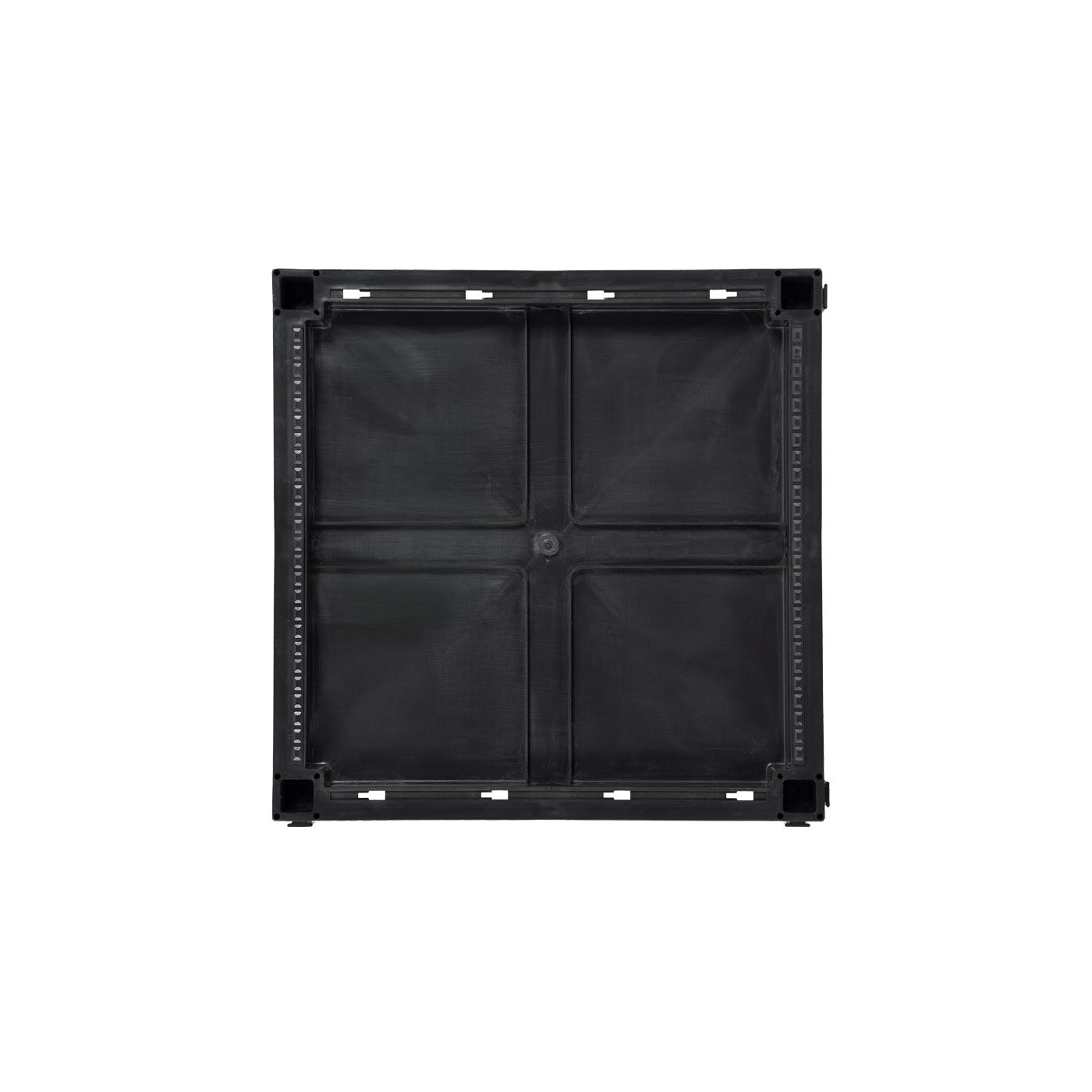 widok z przodu na wnętrze podstawy skrzyni uprawowej