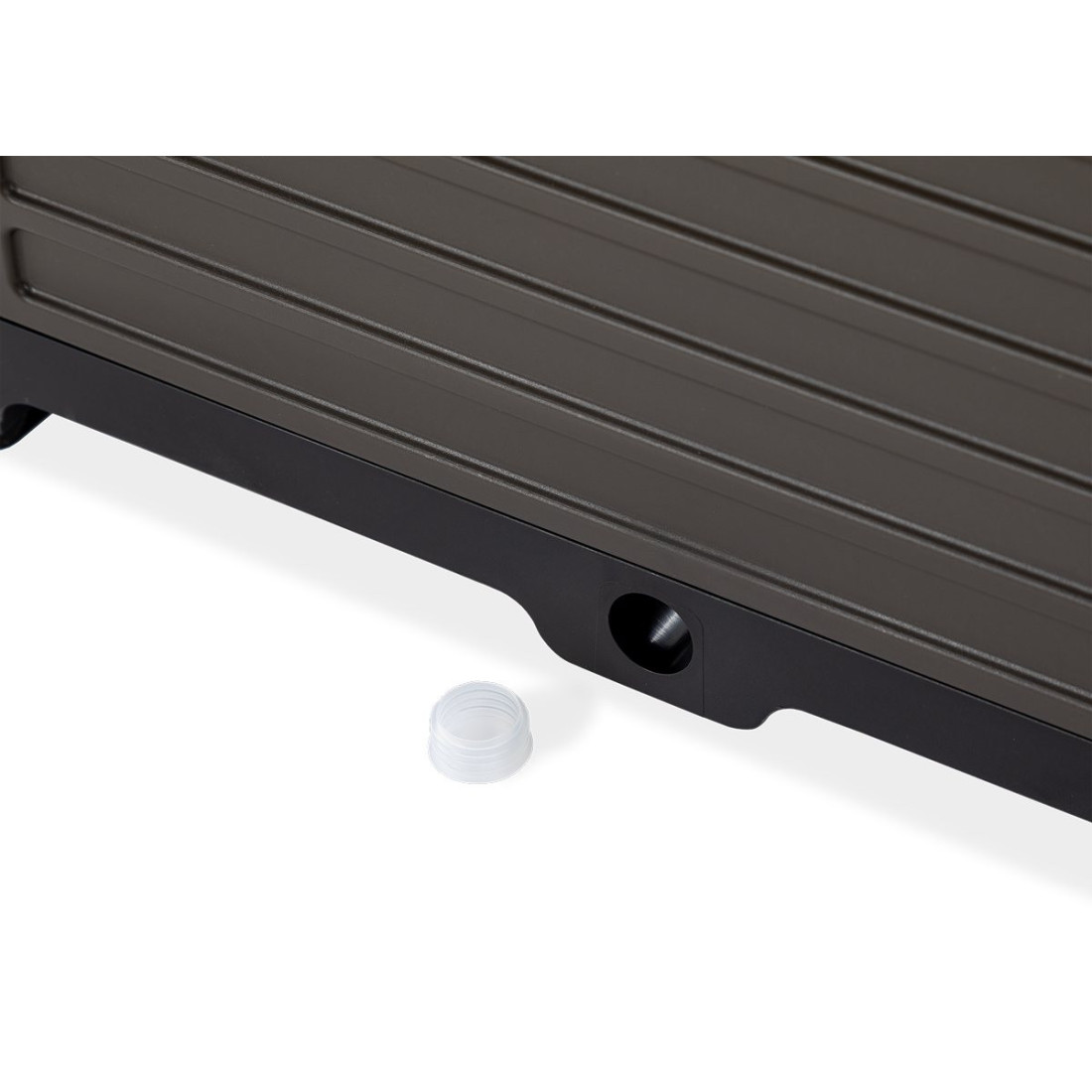 zamknięty odpływ wody w skrzyni uprawowej cultivo