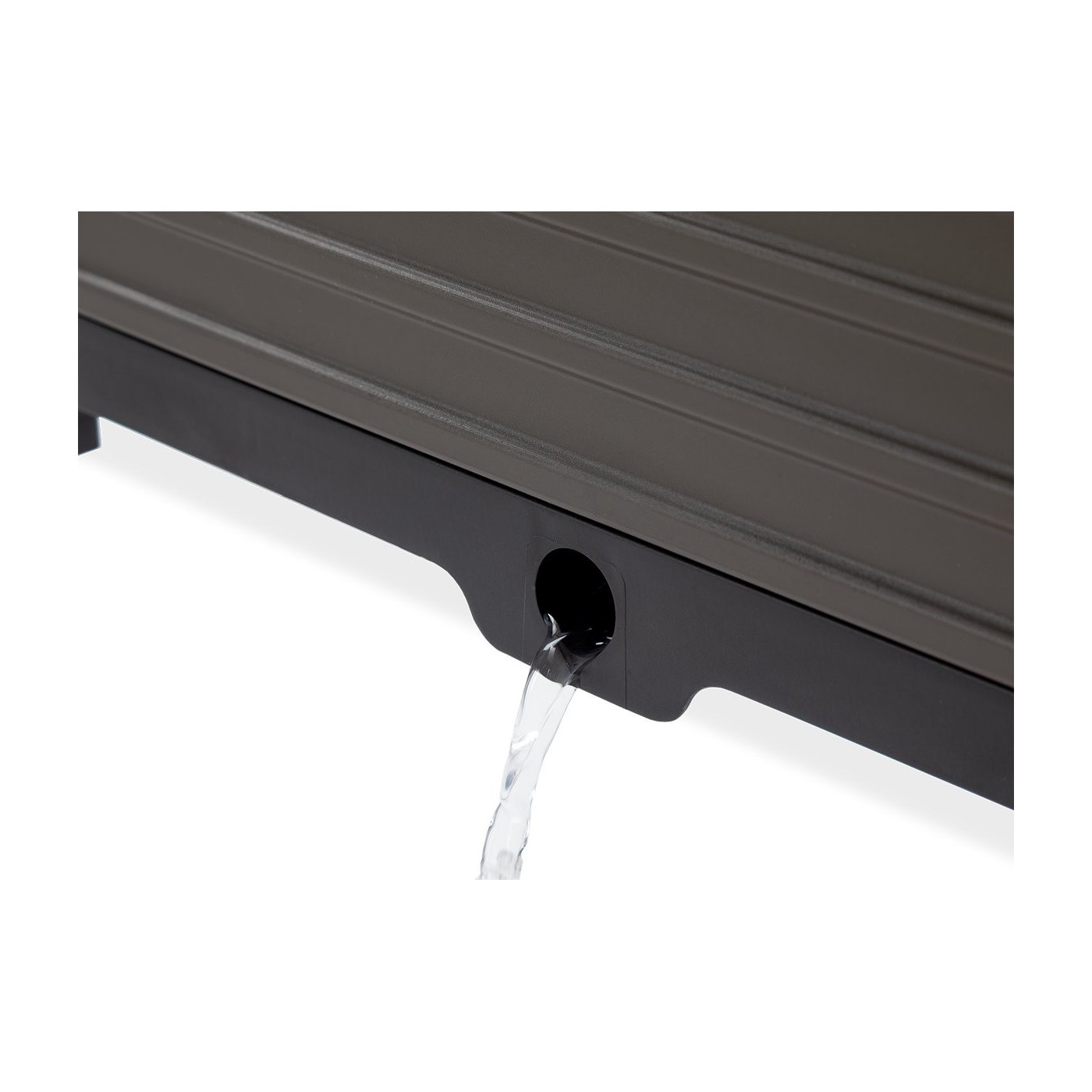 otwarty odpływ wody w skrzyni uprawowej cultivo