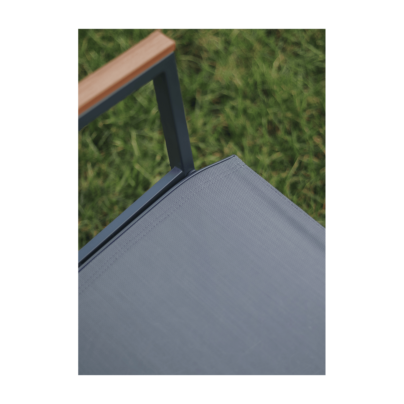 Szczegóły krzesła z zestawu mebli