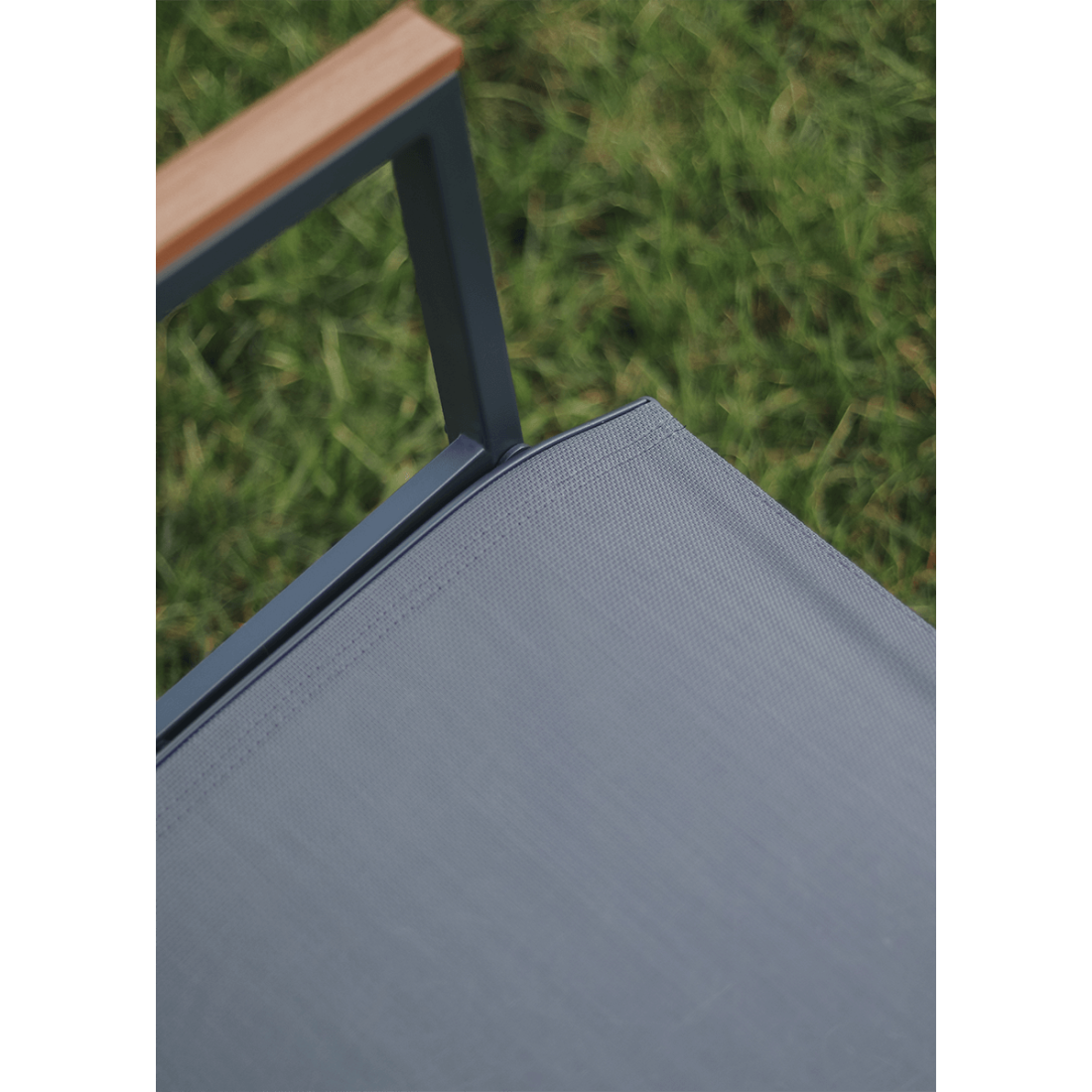 Szczegóły krzesła z zestawu mebli