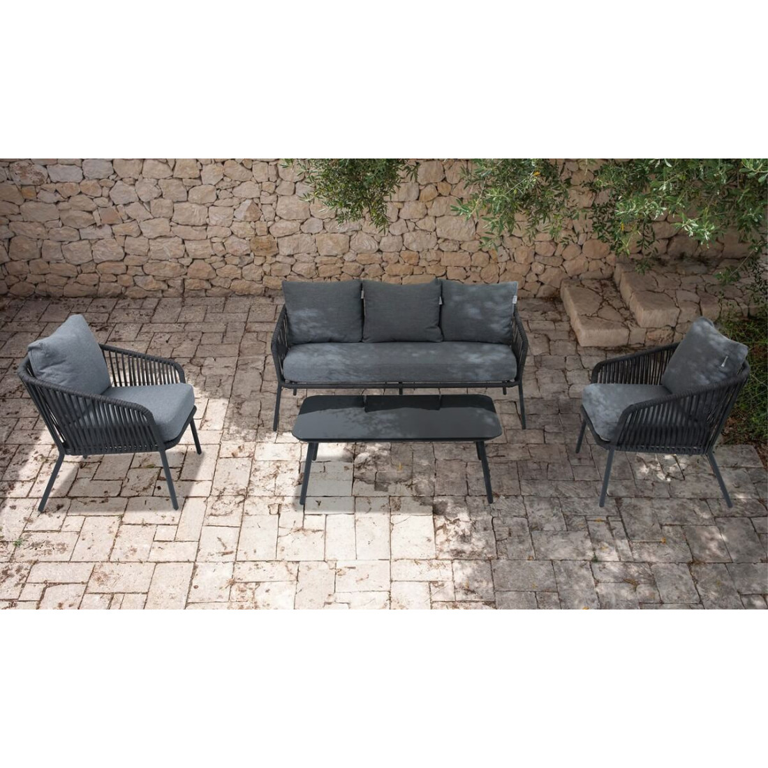 Antracytowe meble ogrodowe Anders w aranżacji tarasowej