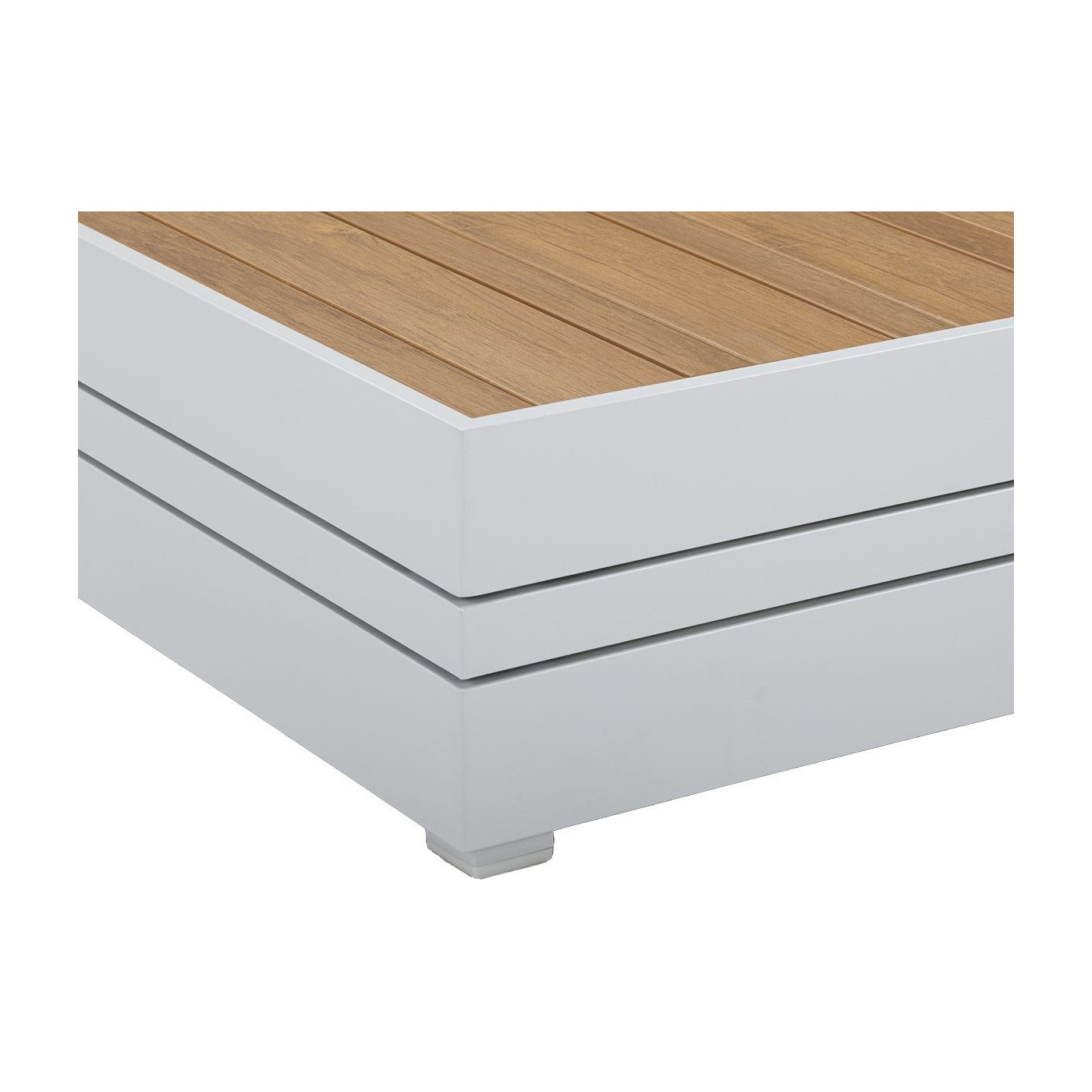 zbliżenie na stolik kawowy z zestawu marvel white