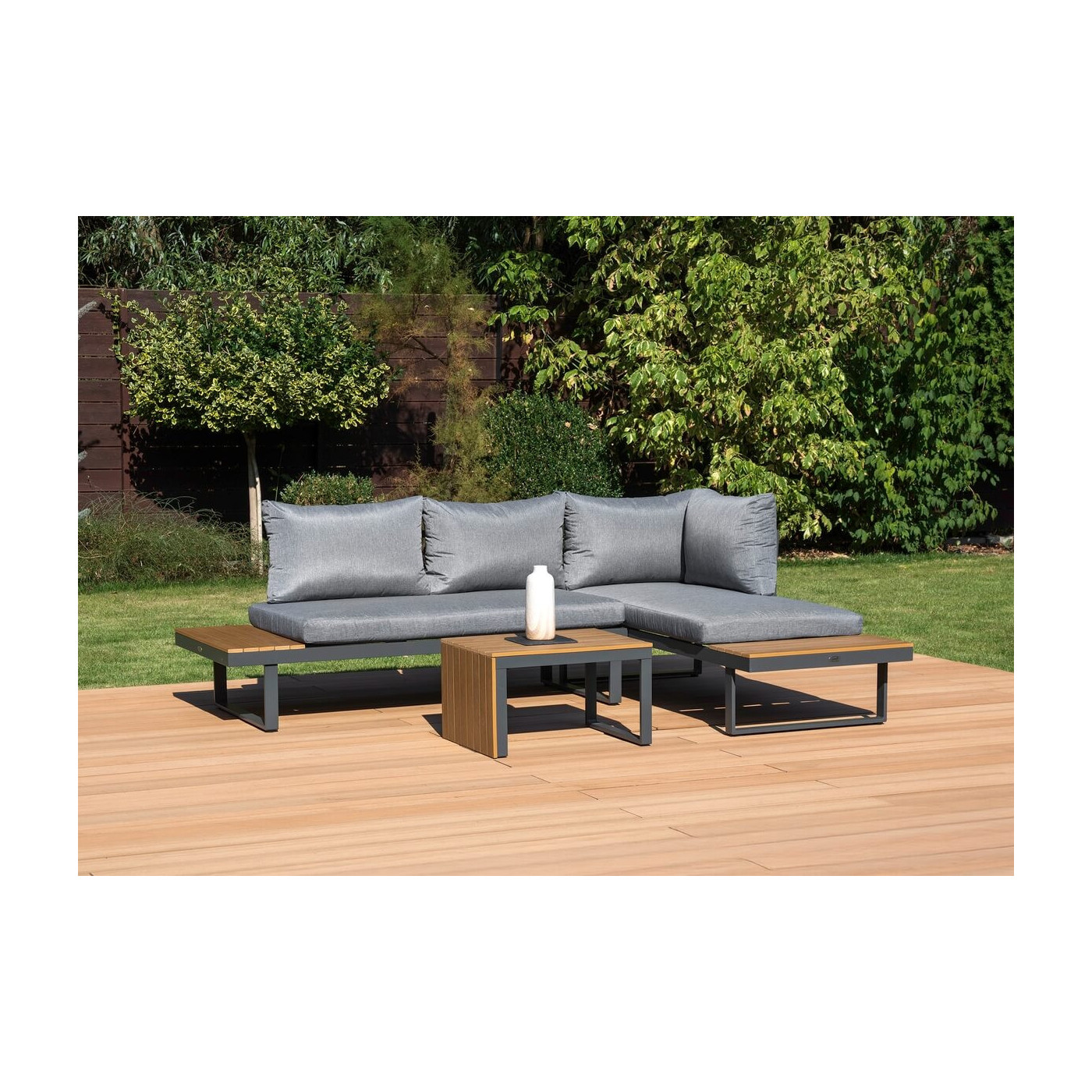 Aranżacja na tarasie narożnika modułowego tulip