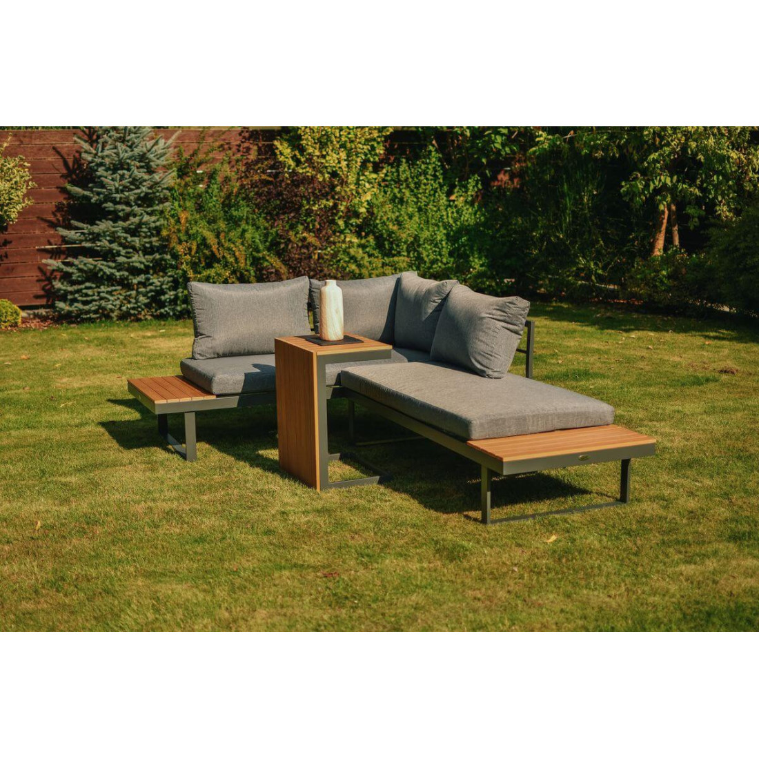 aranżacja narożnika modułowego tulip w ogrodzie 