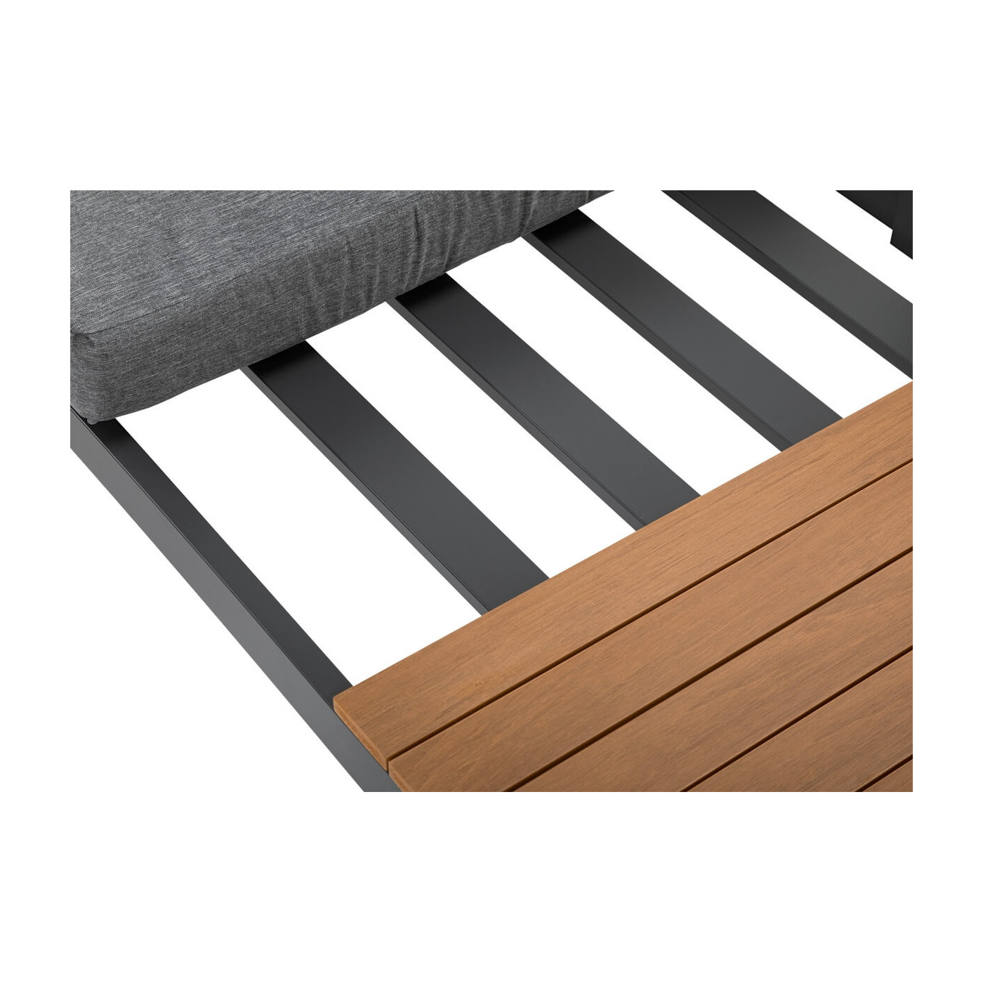 Zbliżenie na aluminiową konstrukcję narożnika tulip 