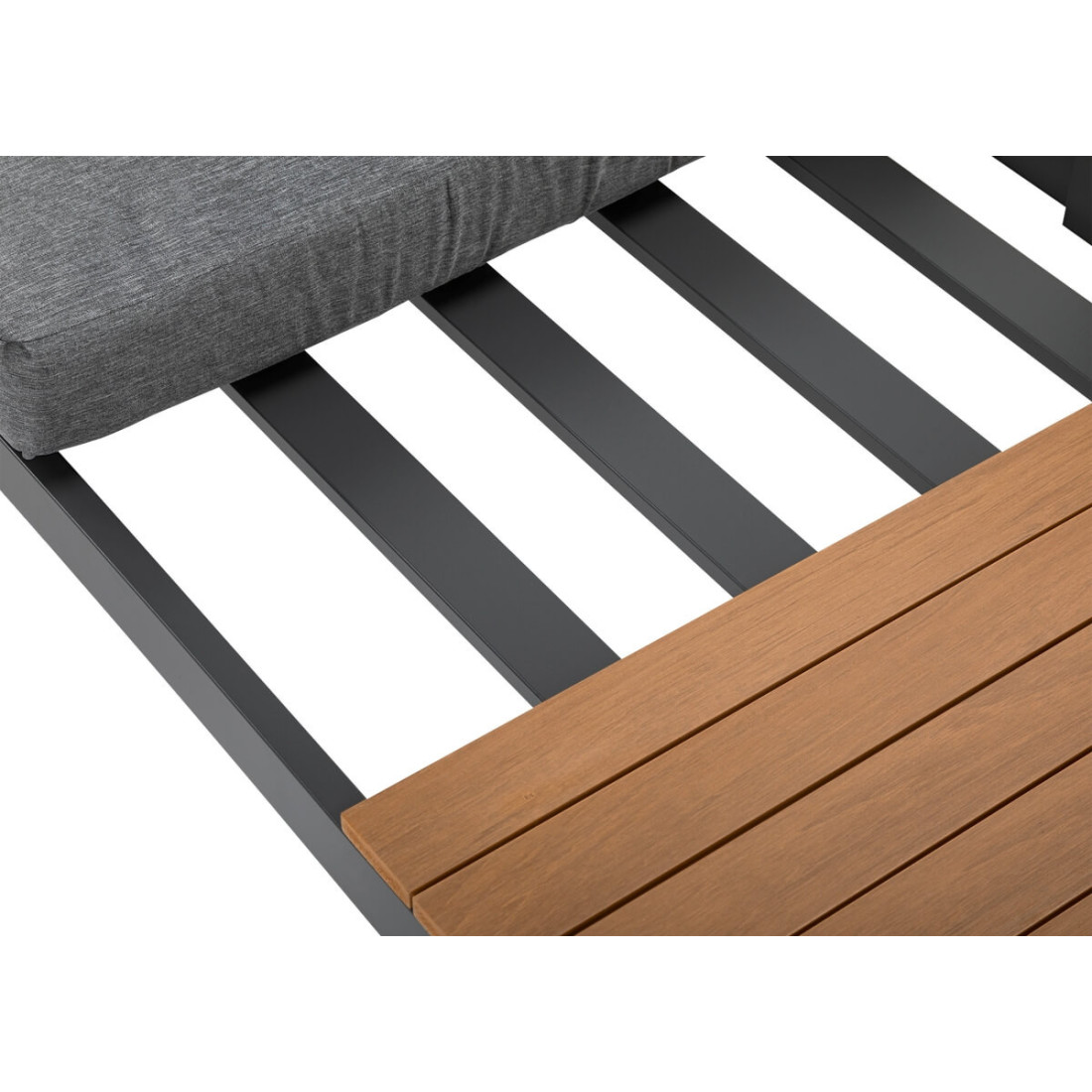 Zbliżenie na aluminiową konstrukcję narożnika tulip 