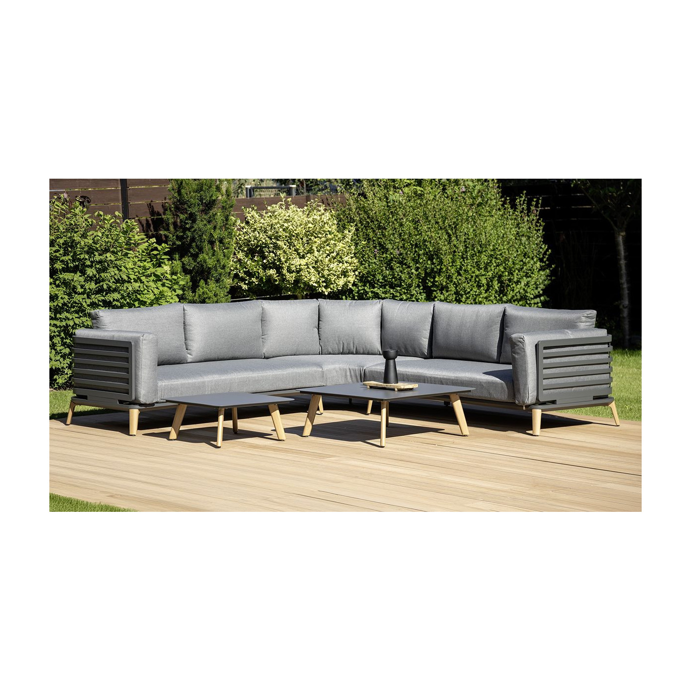 aranżacja na tarasie narożnika ogrodowego radisson caffe grey