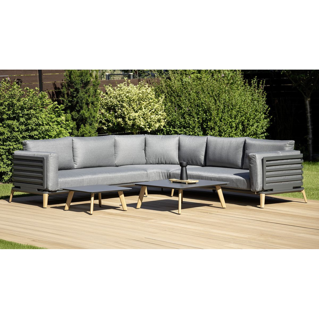 aranżacja na tarasie narożnika ogrodowego radisson caffe grey