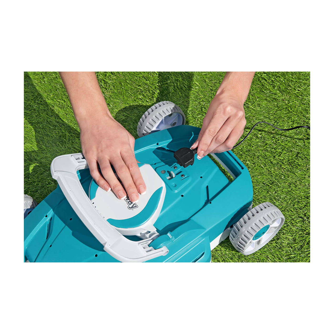 Widok na podłączenie do ładowania odkurzacza Bestway