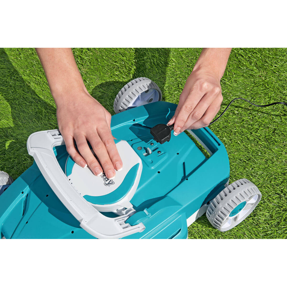 Widok na podłączenie do ładowania odkurzacza Bestway