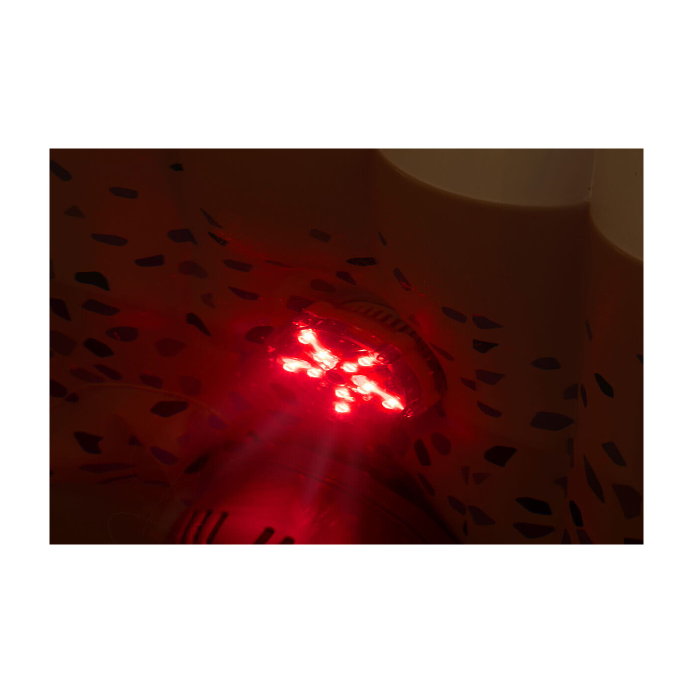 Wizualizacja działania lampki LED w czerwonym kolorze