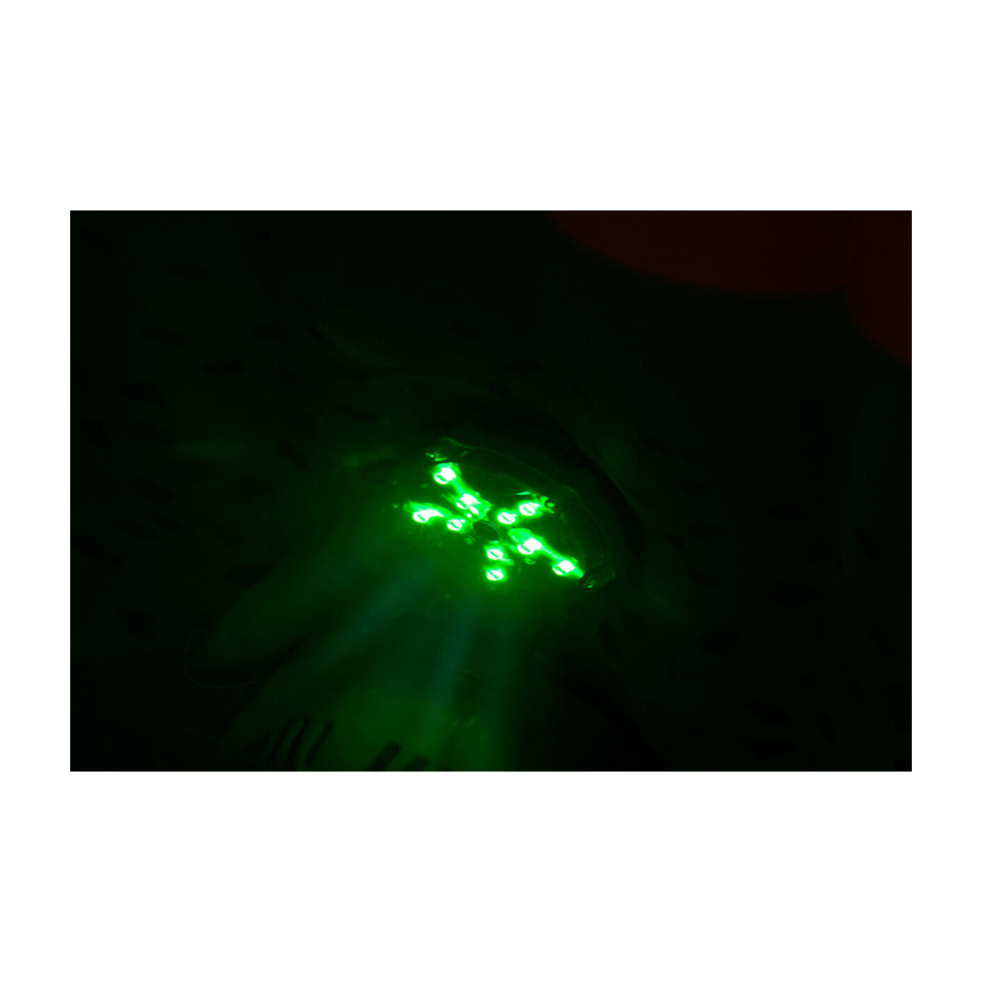 Wizualizacja działania lampki LED w zielonym kolorze