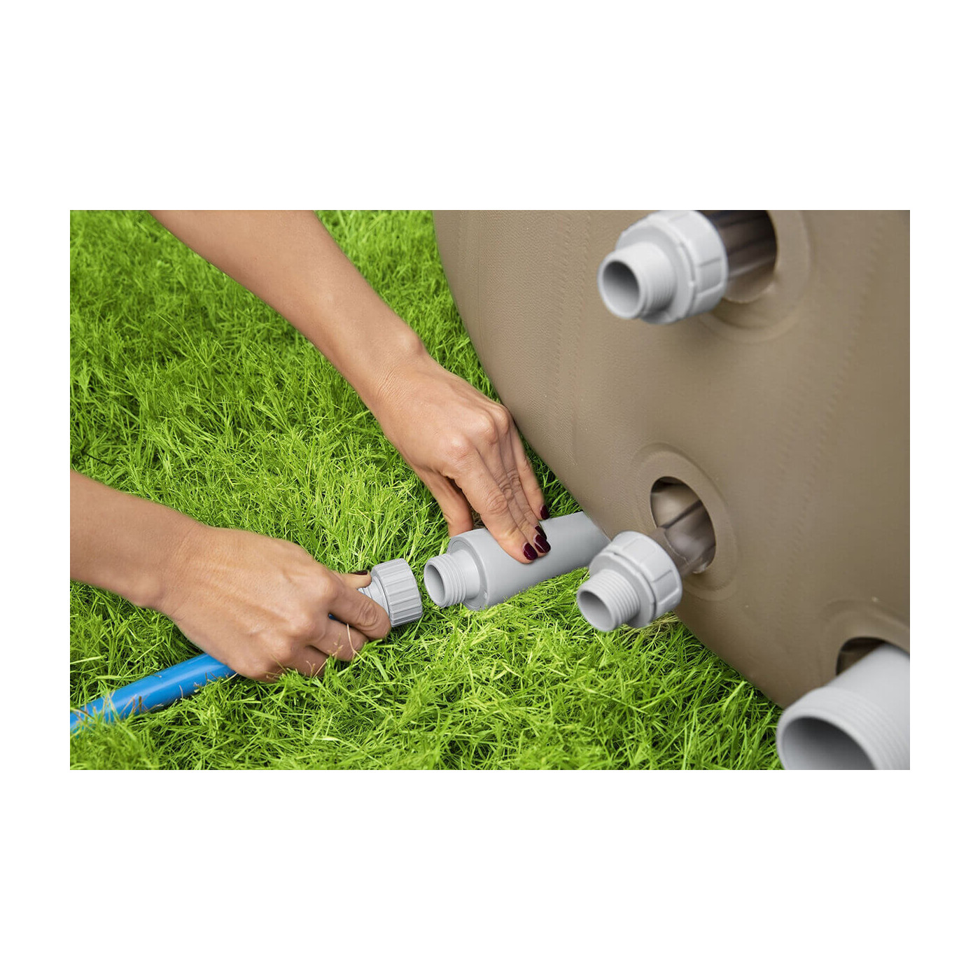 Widok na podłączenie węża do jacuzzi