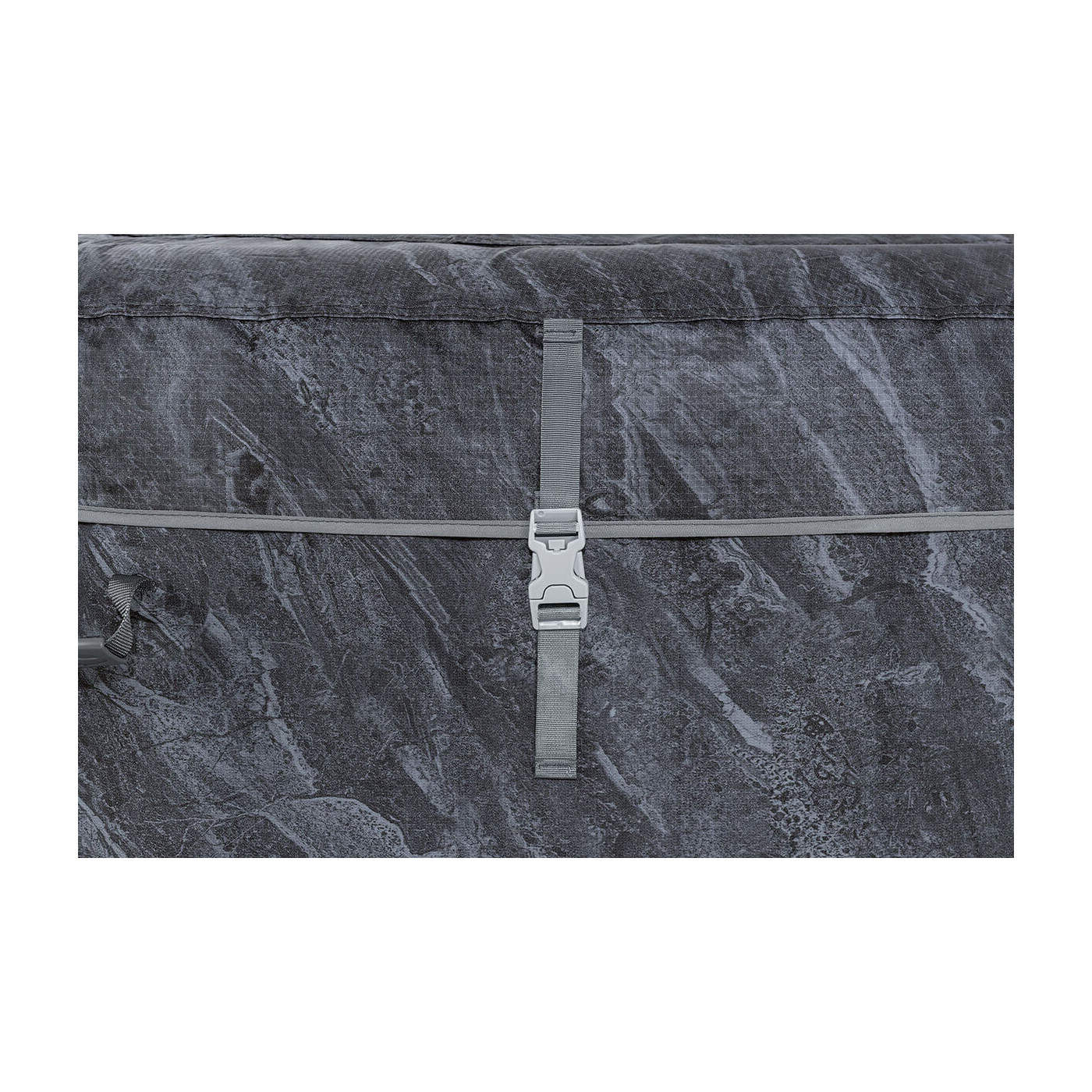 Widok na mocowanie pokrywy w jacuzzi