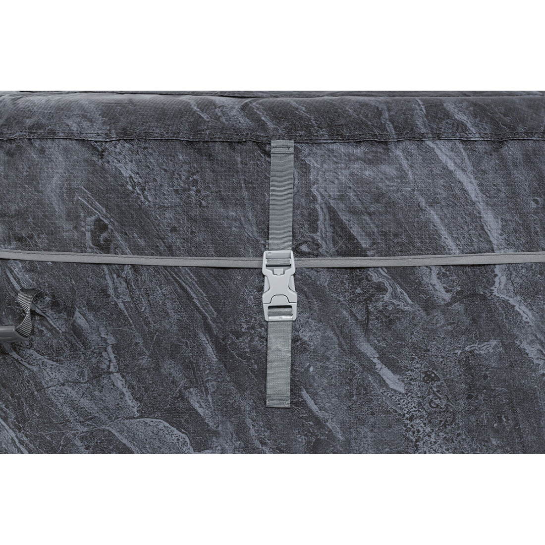 Widok na mocowanie pokrywy w jacuzzi