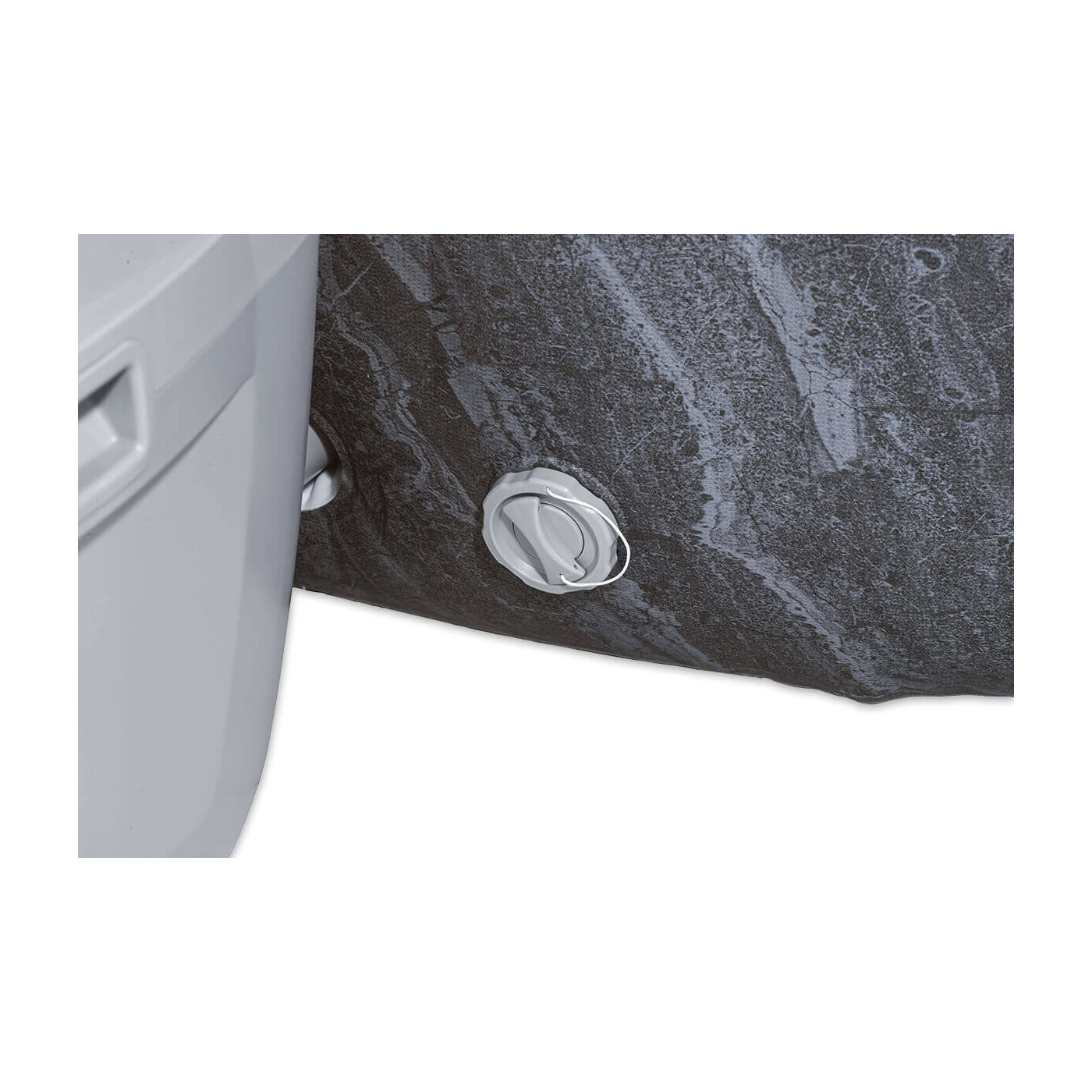 Zbliżenie na detal od jacuzzi ogrodowego