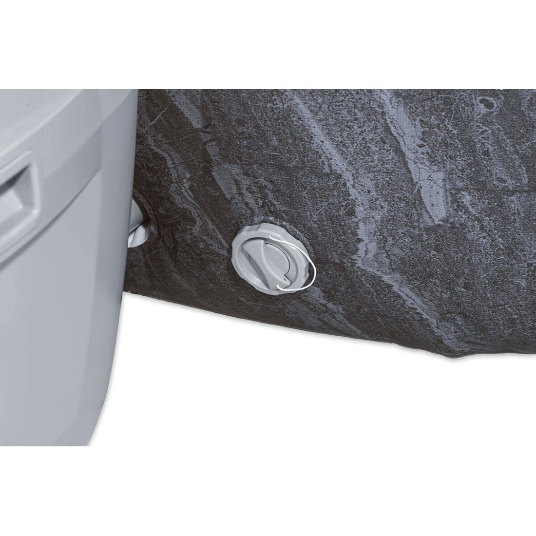 Zbliżenie na detal od jacuzzi ogrodowego